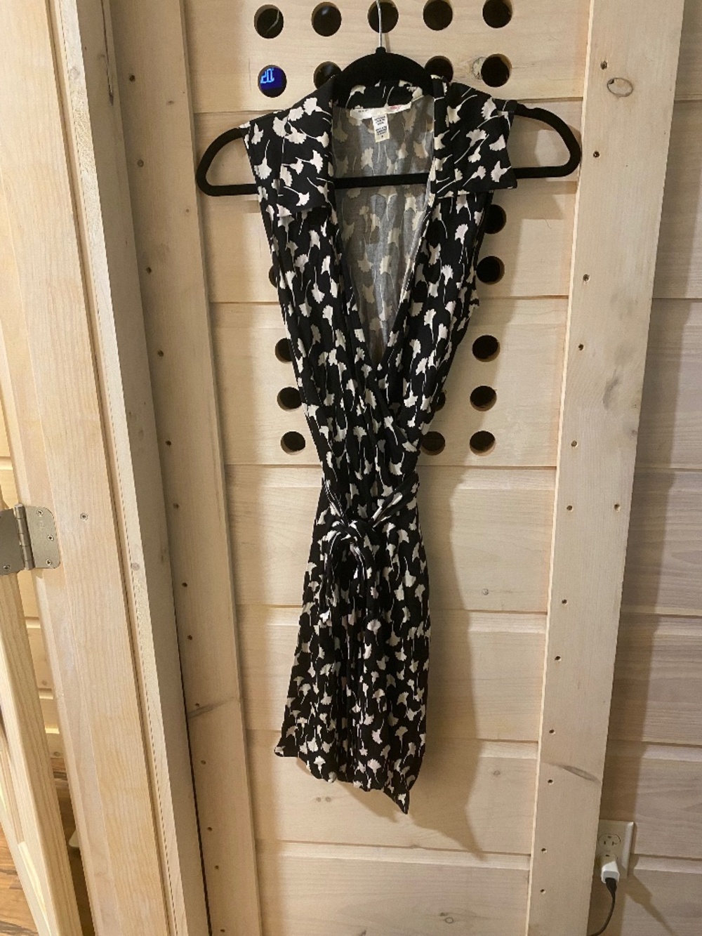 Diane Von Furstenburg Sleeveless wrap dress, 100% Silk